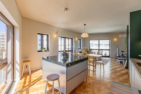 Apartamento T1+1 Remodelado para Arrendar na Boavista