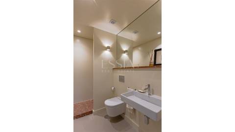 Apartamento T1+1 Remodelado para Arrendar na Boavista