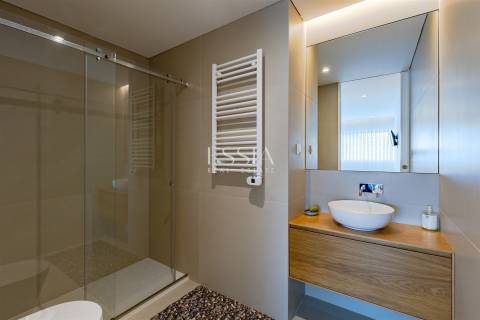 Apartamento T2 com Varanda para Arrendamento nas Antas, Porto