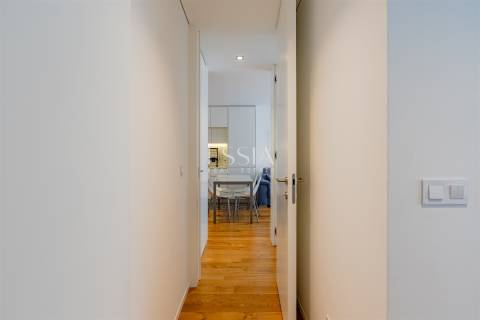 Apartamento T2 com Varanda para Arrendamento nas Antas, Porto