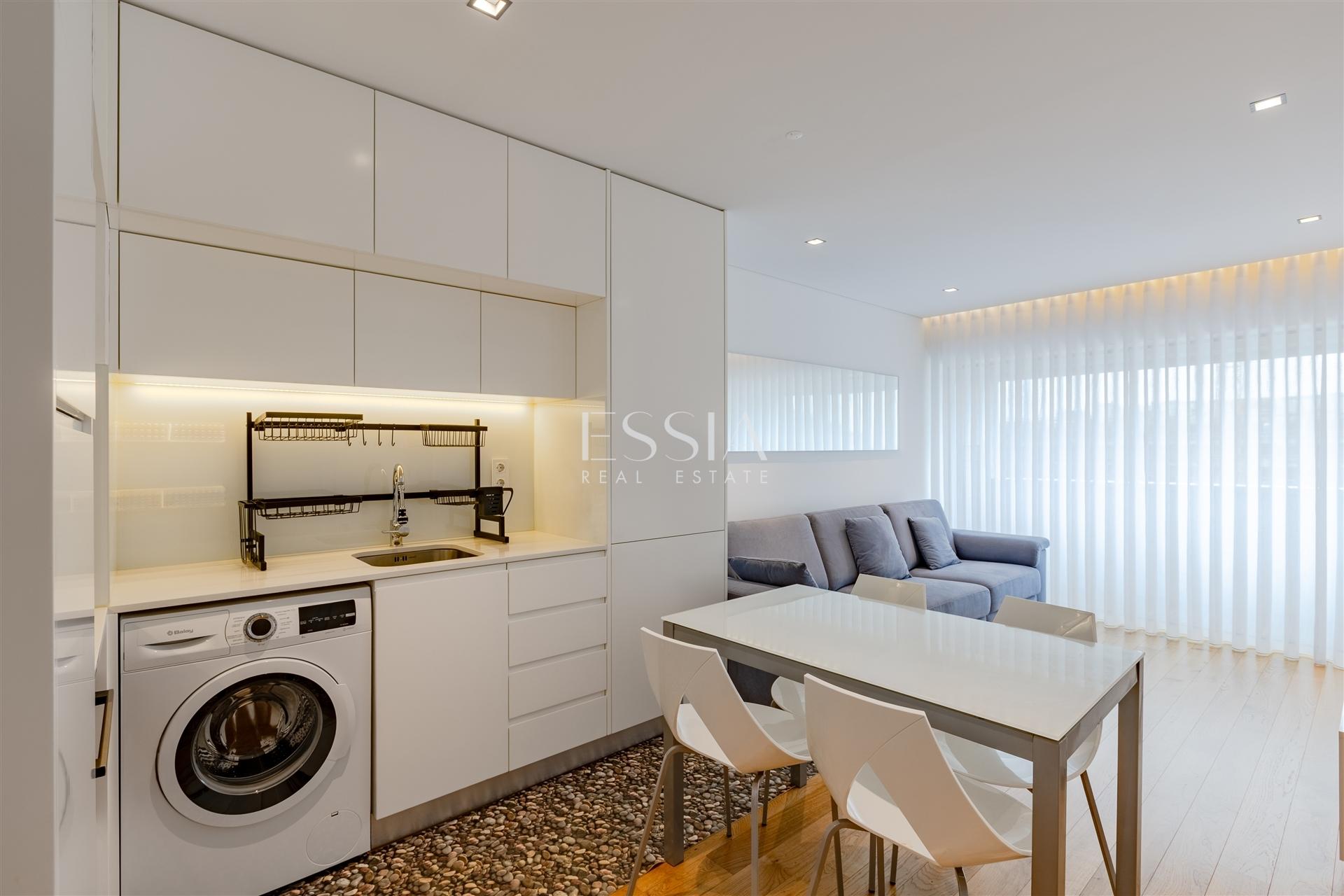 Apartamento T2 com Varanda para Arrendamento nas Antas, Porto