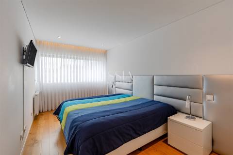 Apartamento T2 com Varanda para Arrendamento nas Antas, Porto