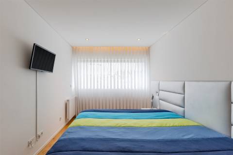 Apartamento T2 com Varanda para Arrendamento nas Antas, Porto