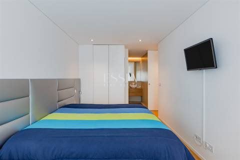 Apartamento T2 com Varanda para Arrendamento nas Antas, Porto