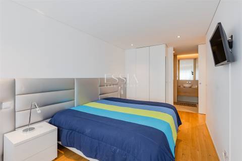 Apartamento T2 com Varanda para Arrendamento nas Antas, Porto