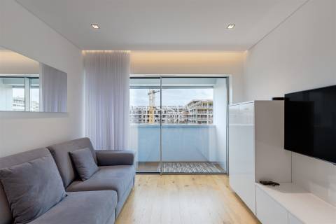Apartamento T2 com Varanda para Arrendamento nas Antas, Porto