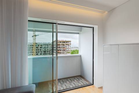 Apartamento T2 com Varanda para Arrendamento nas Antas, Porto