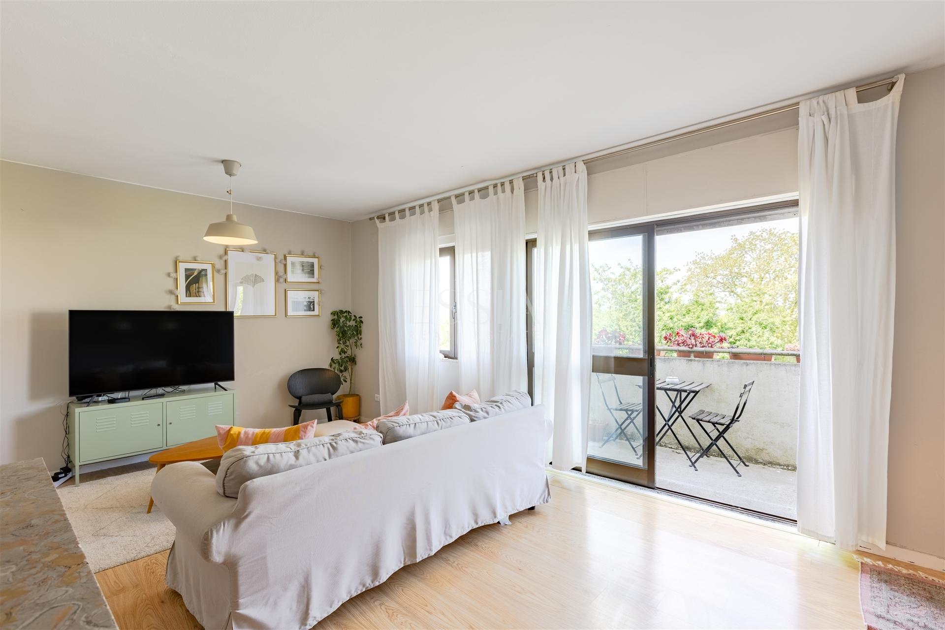 Apartamento T3 com Varanda para Arrendar em Ramalde, Porto