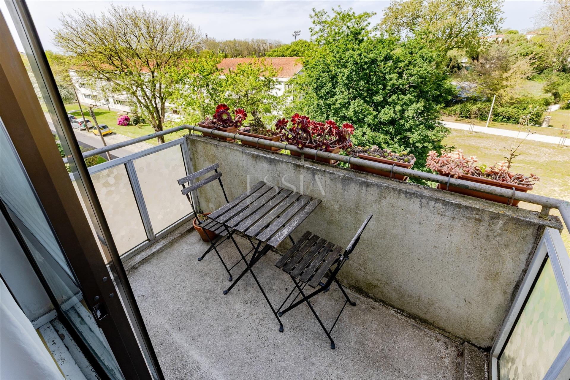 Apartamento T3 com Varanda para Arrendar em Ramalde, Porto