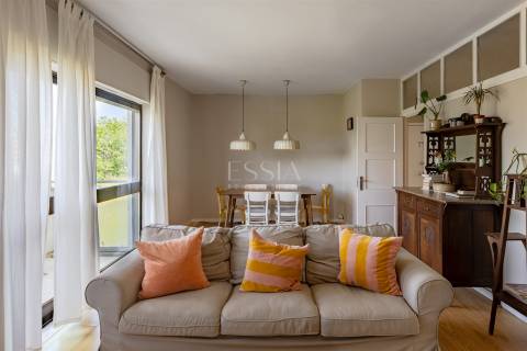Apartamento T3 com Varanda para Arrendar em Ramalde, Porto