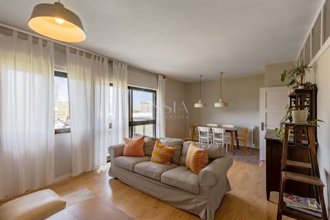 Apartamento T3 com Varanda para Arrendar em Ramalde, Porto