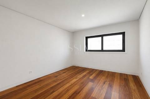 Apartamento T4 com Varanda no Varandas do Foco