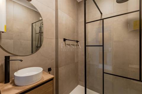 Apartamento T1 com Varanda junto à Praça Velasquez