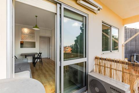 Apartamento T1 com Varanda junto à Praça Velasquez