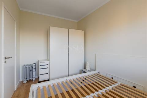 Apartamento T1 com Varanda junto à Praça Velasquez