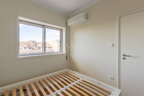 Apartamento T1 com Varanda junto à Praça Velasquez