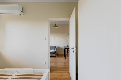 Apartamento T1 com Varanda junto à Praça Velasquez