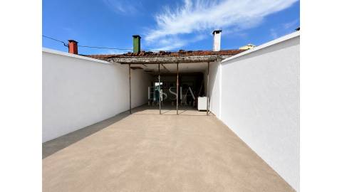 Moradia em Banda T1+1 com Terraço em Mafamude