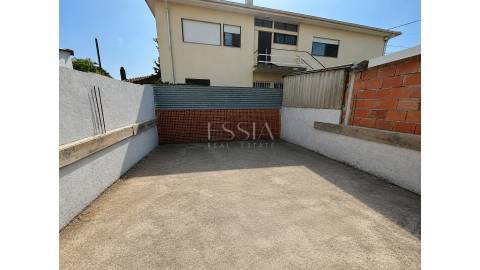 Moradia em Banda T1+1 com Terraço em Mafamude