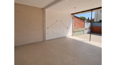 Moradia em Banda T1+1 com Terraço em Mafamude