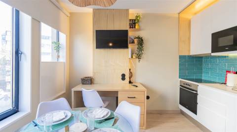 Apartamento T0+1 Remodelado com Licença AL no Porto