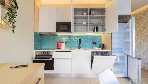 Apartamento T0+1 Remodelado com Licença AL no Porto