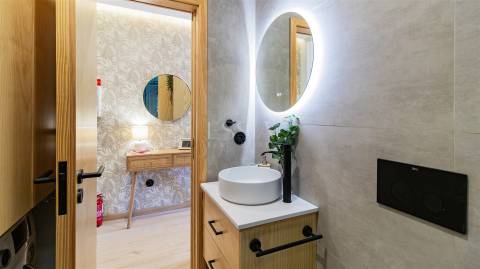 Apartamento T0+1 Remodelado com Licença AL no Porto