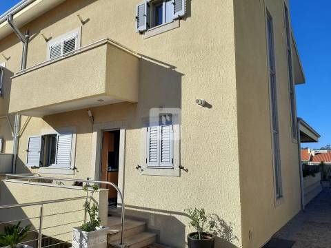 Moradia Geminada T4 em Arcozelo, Vila Nova de Gaia