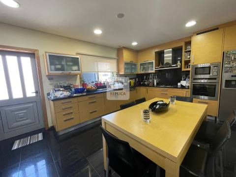 Moradia Geminada T4 em Arcozelo, Vila Nova de Gaia