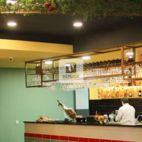 Restaurante Renovado com Espaço Generoso