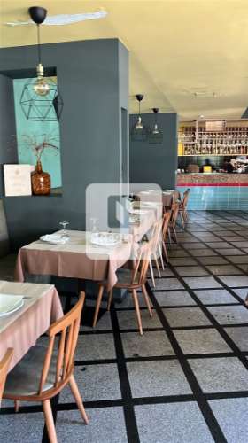 Restaurante Renovado com Espaço Generoso