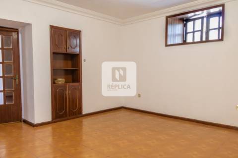 Moradia Geminada T2 em Pedroso