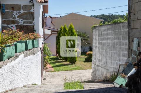 Moradia Geminada T2 em Pedroso