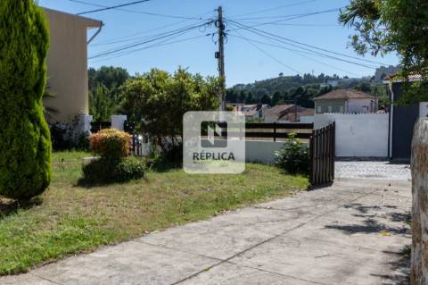 Moradia Geminada T2 em Pedroso