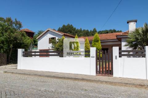 Moradia Geminada T2 em Pedroso