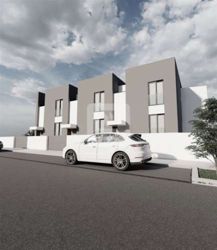 Moradia T3, geminada com piscina aquecida em opção