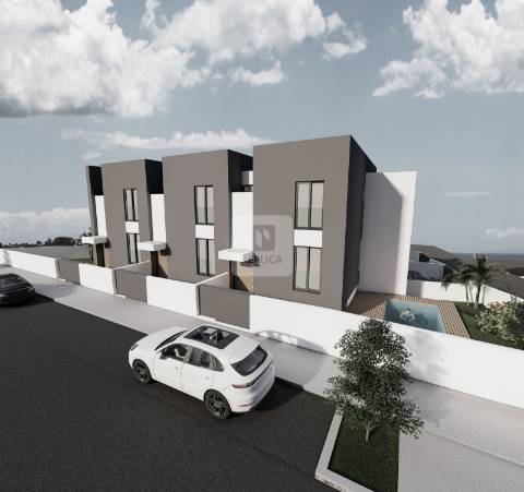 Moradia T3, geminada com piscina aquecida em opção