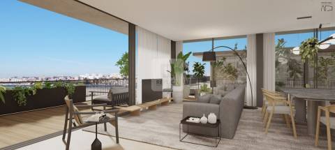 Apartamento T4, em condomínio privado, com amplas varandas