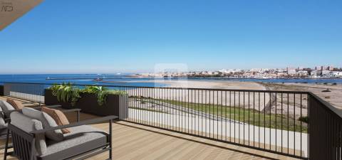 Apartamento T4, em condomínio privado, com amplas varandas