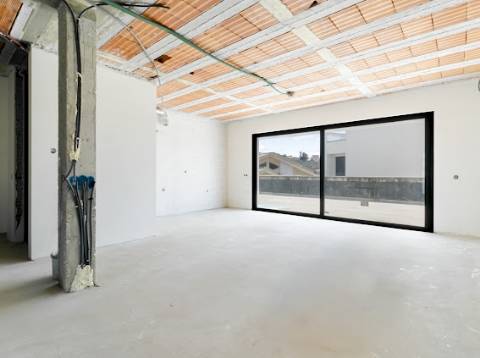 Moradia T3, geminada com piscina aquecida em opção