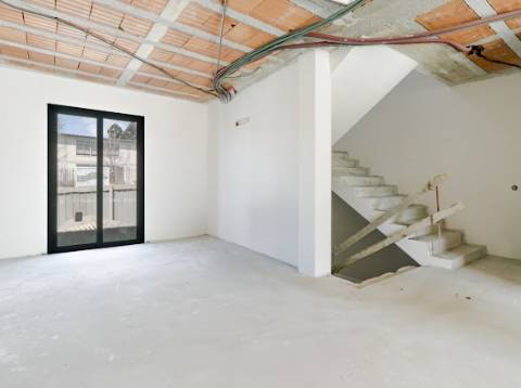 Moradia T3, geminada com piscina aquecida em opção