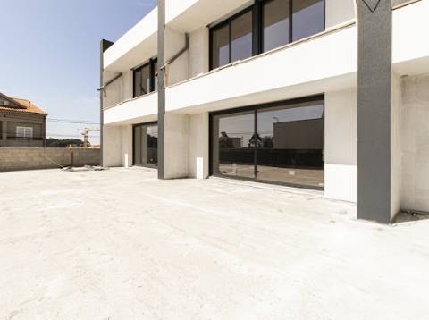 Moradia T3, geminada com piscina aquecida em opção