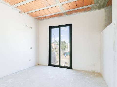 Moradia T3, geminada com piscina aquecida em opção