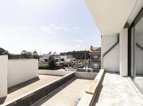 Moradia T3, geminada com piscina aquecida em opção