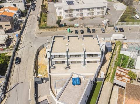 Moradia T3, geminada com piscina aquecida em opção