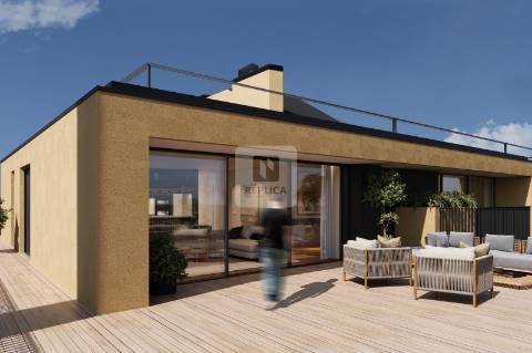 Penthouse T4 de Luxo com Vista Panorâmica no Centro de Vila Nova de Gaia