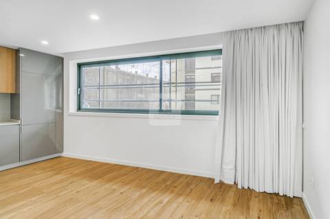 Penthouse T4 de Luxo com Vista Panorâmica no Centro de Vila Nova de Gaia