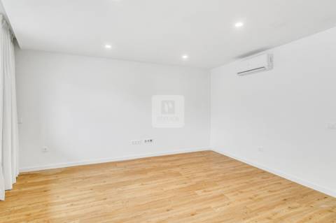 Penthouse T4 de Luxo com Vista Panorâmica no Centro de Vila Nova de Gaia