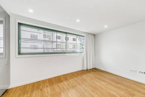 Penthouse T4 de Luxo com Vista Panorâmica no Centro de Vila Nova de Gaia