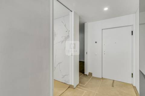 Penthouse T4 de Luxo com Vista Panorâmica no Centro de Vila Nova de Gaia